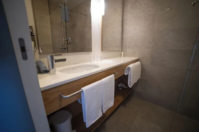 غرفة قياسية بسريرين منفصلين بحمام خاص، ICELANDAIR HOTEL HAMAR 5/5