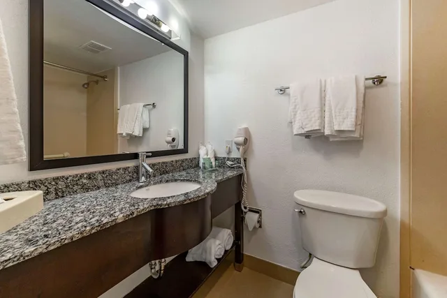 غرفة قياسية بسريرين كوين، Best Western Palm Beach Lakes 8/8
