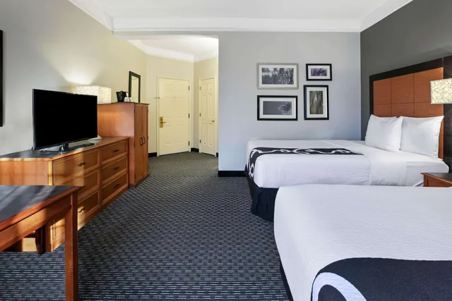 Room, 2 Double Beds, La Quinta Inn & Suites by Wyndham Dallas Arlington South 2/3