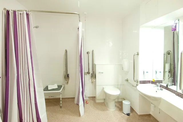 غرفة لذوي الإعاقة، Premier Inn Hull City Centre 2/2