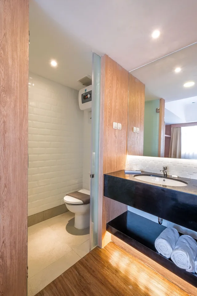 جناح بسرير كينج بشرفة، Bigland Hotel Bogor 8/10