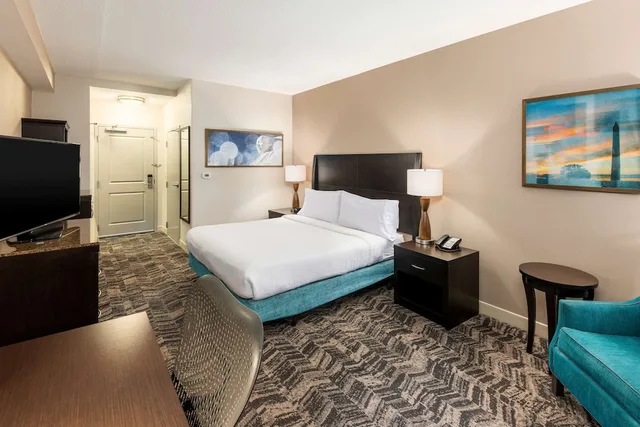 Evolution, King Bed، Hilton Garden Inn Silver Spring White Oak 2/2