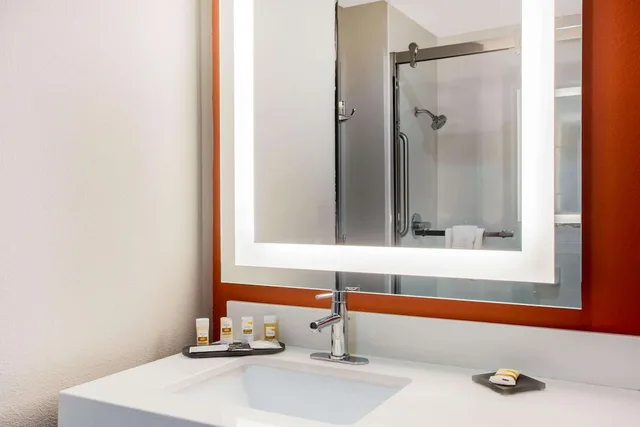 غرفة بسرير كينج بإطلالة على المدينة، La Quinta Inn Suites By Wyndham Pittsburg 5/7