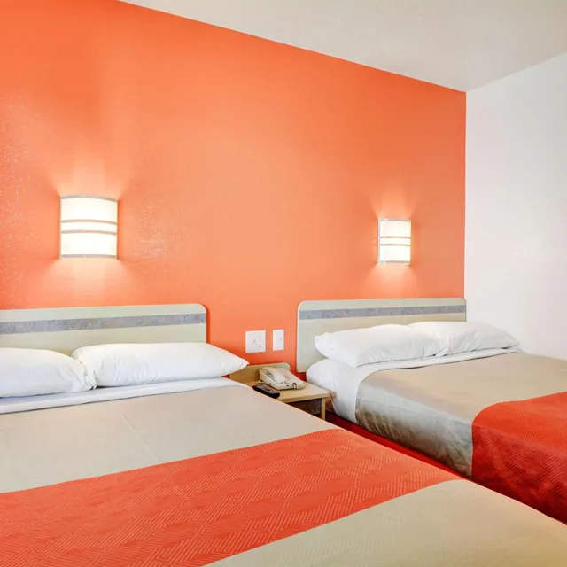 Deluxe, Quadruple, Motel6 Southington, CT - Hartford 4/10