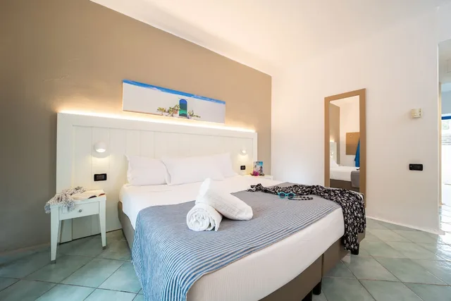 غرفة سوبيريور رباعية بسريرين منفصلين وسرير بطابقين، Club Valtur Ostuni 4/6