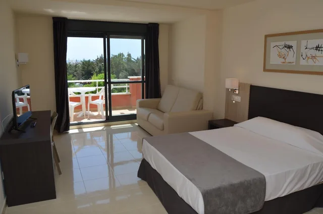غرفة ثلاثية بإطلالة على البحر، Adaria Vera Hotel 1/6