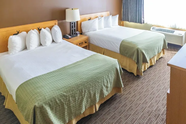 غرفة أساسية بسرير كوين مع أريكة، Splash Universe Resort 3/4