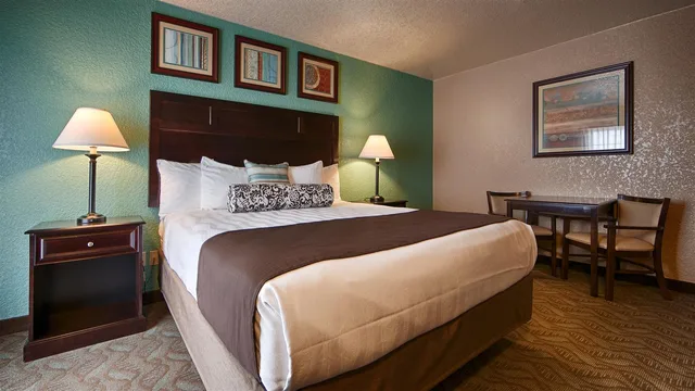 جناح بسرير كينج وسرير كوين بغرفة نوم واحدة، Best Western Plus Bayshore Inn 2/3