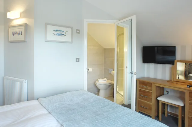 Lake, House, Double and Twin Beds, 4 Bathrooms، Retallack Resort and Spa 1/10