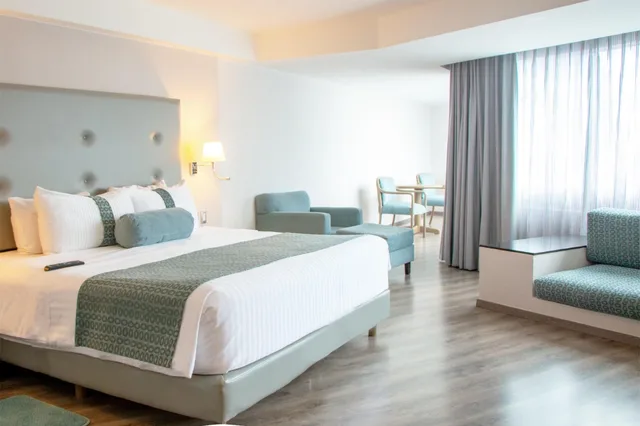 Suite, King Bed, Executive Level، Grand Cantalagua Hotel Morelia, BW Signature Collection 3/9
