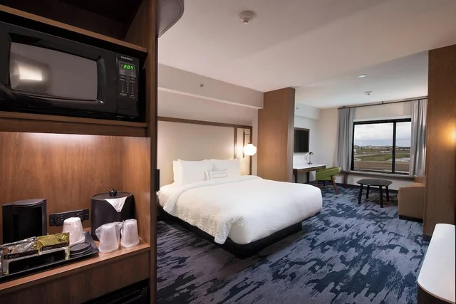 استوديو بسرير كينج مع أريكة لذوي الإعاقة، Fairfield By Marriott Edmonton International Airport 1/1