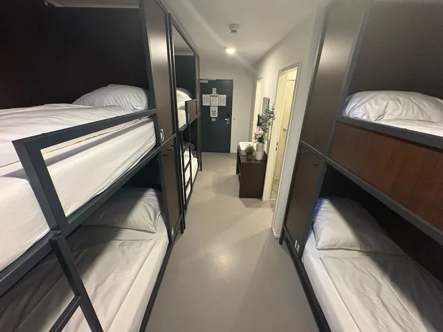 غرفة قياسية بأسرّة بطابقين بإطلالة على الفناء بشرفة، AR City Hotel Berlin 1/7