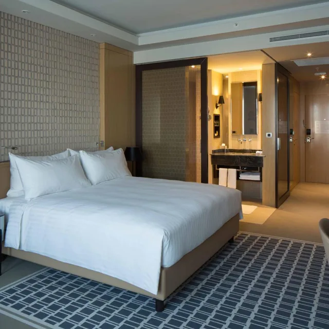 غرفة ديلوكس بسرير كينج، Skopje Marriott Hotel 1/10
