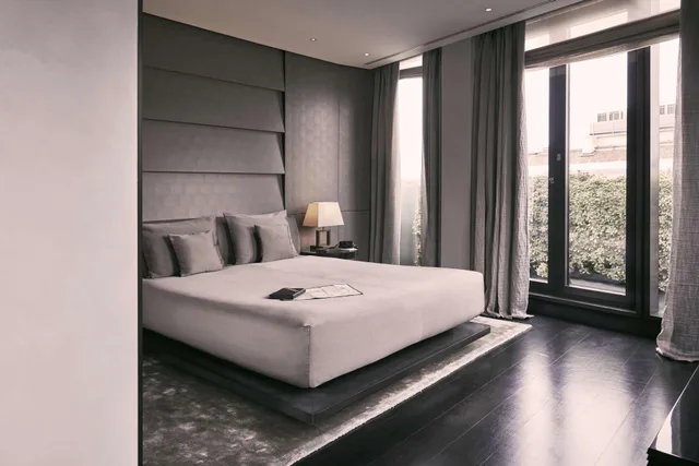غرفة بريميير بسرير كينج، Armani Hotel Milano 1/6