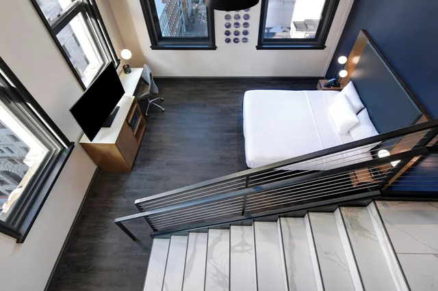 Suite, Multiple Beds، Courtyard by Marriott Cincinnati Downtown 6/8