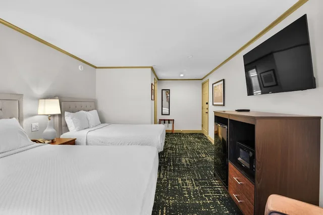 Renovated, 2 Double Beds، Lamie S Inn And the Old Salt Restaurant 1/8