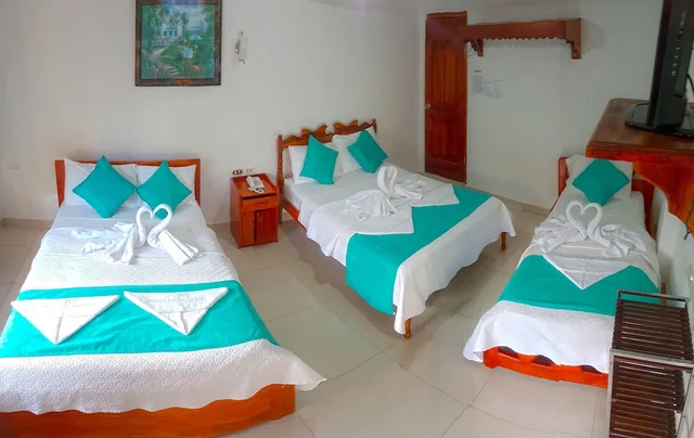 غرفة قياسية ثلاثية بثلاثة أسرّة، Hostal Sir Francis Drake 2/3