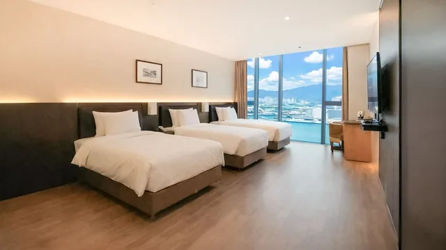 غرفة سوبيريور ثلاثية بثلاثة أسرّة بإطلالة على البحر، Yeosu Venezia Hotel & Suites 5/6