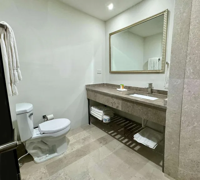 Standard, 2 Queen Beds, Best Western Plus Sacramento 4/6