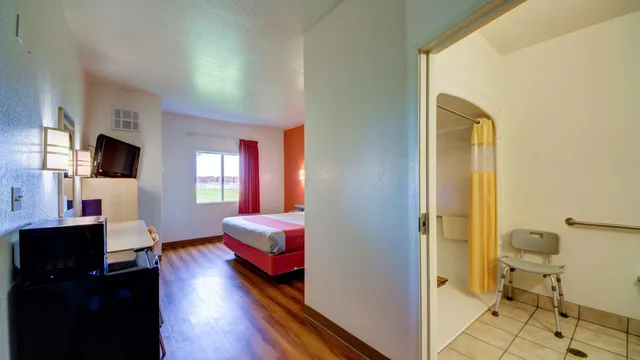 غرفة بسرير كينج للمدخنين، Motel6 El Reno, OK 6/10