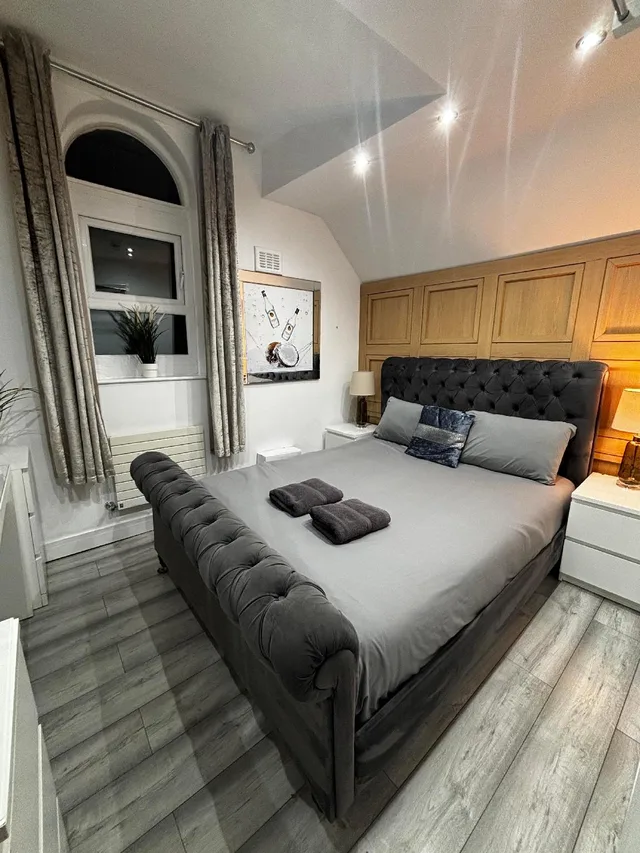 Room, King Bed, Shared Bathroom, Adult Only، Hendham House Hotel 1/1