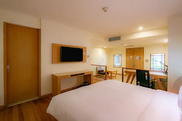 Suite, King Bed, Garden View, Sofa, HOLIDAY INN RESORT BARUNA BALI 2/10