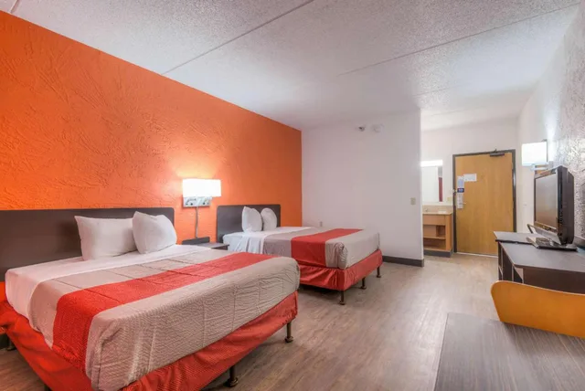Room, 2 Double Beds, Motel6 Bridgeview, IL 1/1