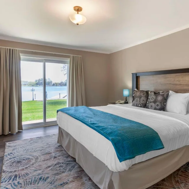 Room, King Bed, Lake Front, Balcony، Christies Mill Waterfront Resort and Spa 4/10