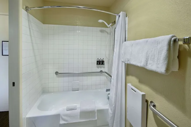 غرفة قياسية بسريرين كوين، Oxnard Inn Lancaster, CA 4/4
