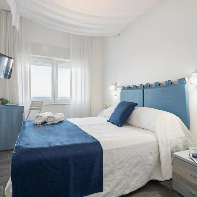غرفة قياسية بسرير مزدوج بإطلالة على البحر، La Caletta Hotel 4/10