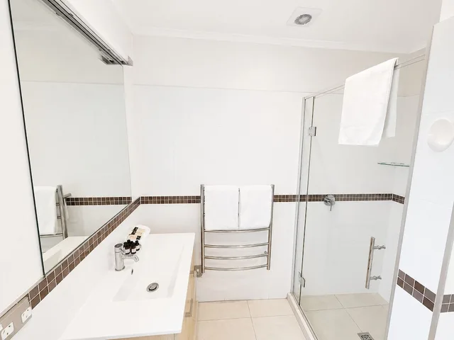 غرفة تنفيذية بسرير مزدوج وسرير فردي، Dupont Executive Motels 6/9