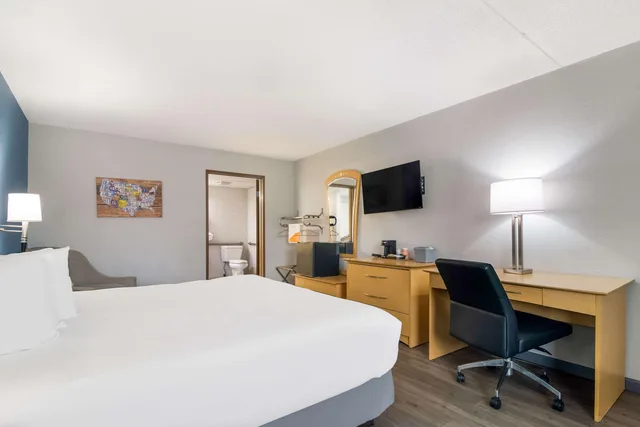 غرفة بسرير كينج لذوي الإعاقة، Econo Lodge Branson Theater District 3/5