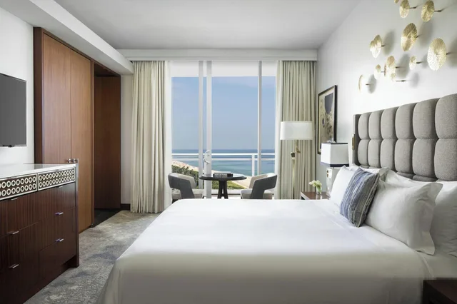 غرفة بسريرين كوين بإطلالة على البحر، Ritz Carlton Bal Harbour 1/3