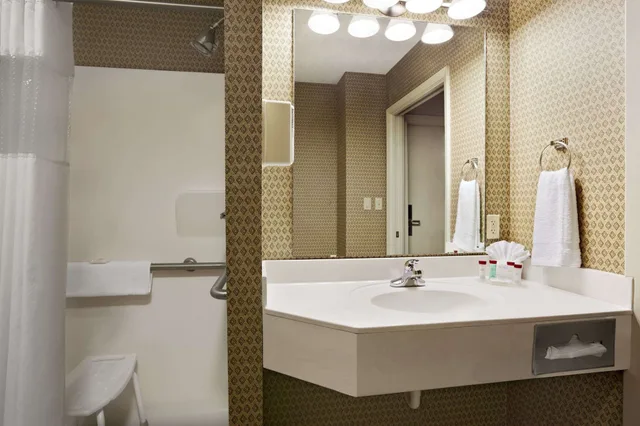 غرفة بسريرين كوين لذوي الإعاقة، Ramada By Wyndham Del Rio 4/7