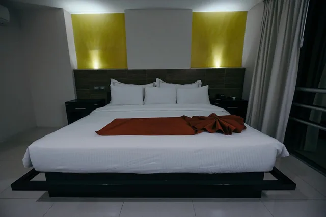 غرفة ديلوكس بسرير كينج، Hotel El Espanol Paseo de Montejo by Kavia 2/4