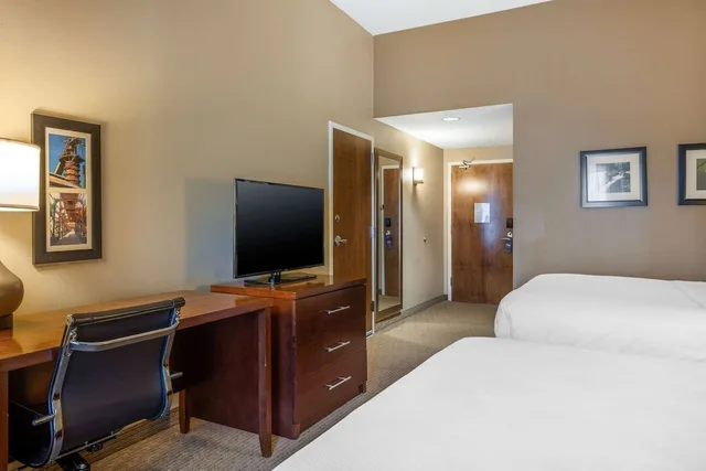 غرفة قياسية بسريرين كوين، Comfort Inn & Suites At Crossplex Village 6/10