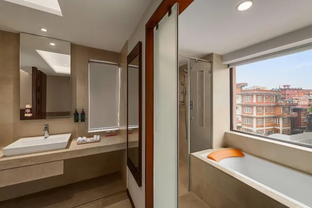 غرفة ديلوكس بسريرين منفصلين، Ramada by Wyndham Kathmandu Dhumbarahi 2/3