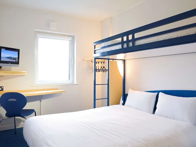 غرفة بسرير مزدوج وسرير بطابقين، Ibis Budget Strasbourg La Vigie 7/8