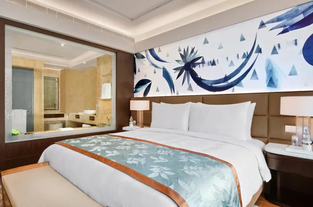 جناح ديلوكس بسرير كينج، The Leela Ambience Convention Hotel Delhi 3/10