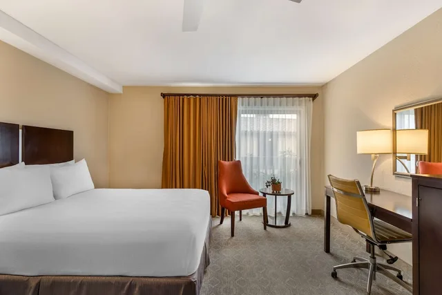 غرفة قياسية بسرير كينج، Best Western Plus Monterey Inn 3/6