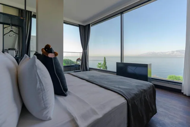 غرفة ديلوكس بسرير مزدوج بإطلالة على البحر بشرفة، Lucky Monkey Hotel 3/10