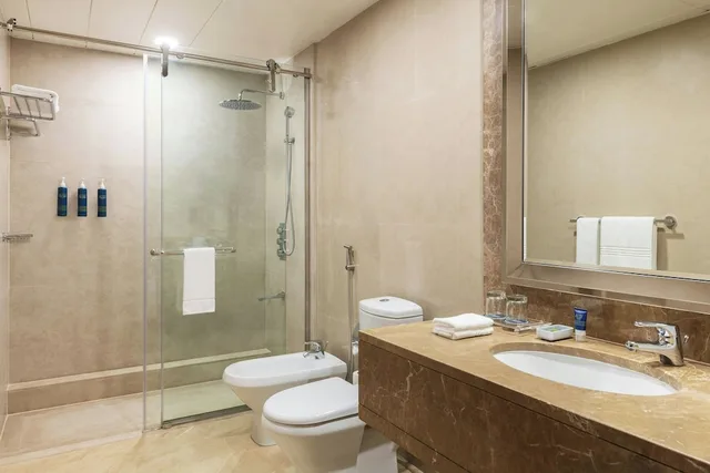 جناح بزنس بسريرين كوين بشرفة، Four Points by Sheraton Sheikh Zayed Road 2/4