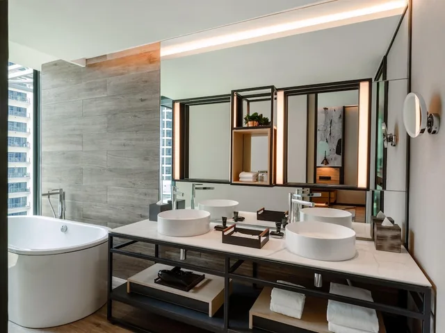 غرفة بريميوم ركنية بسرير كينج، Hyatt Centric City Centre Kuala Lumpur 5/6