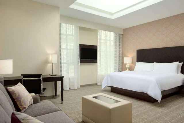 استوديو بسرير كينج، Embassy Suites Louisville Downtown 1/3