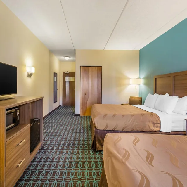 غرفة رباعية بسريرين كوين لذوي الإعاقة، Quality Inn and Suites Sandusky 1/6