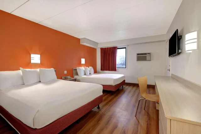 2 Queen Beds - Hearing Accessible، Motel6 Lakeville, MN - South - Lakeville 3/10