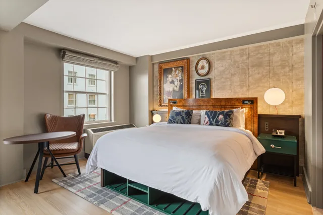 غرفة قياسية بسرير كينج بإطلالة على النهر، Hotel Indigo Baton Rouge Downtown 3/10