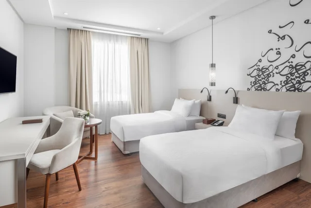 غرفة بسريرين منفصلين، فندق قمر جدة(Landmark Hotel & Suites (formerly Al Qamar Hotel)) 1/2