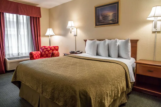 غرفة بسرير كوين، Quality Inn Elizabeth City near University 3/4