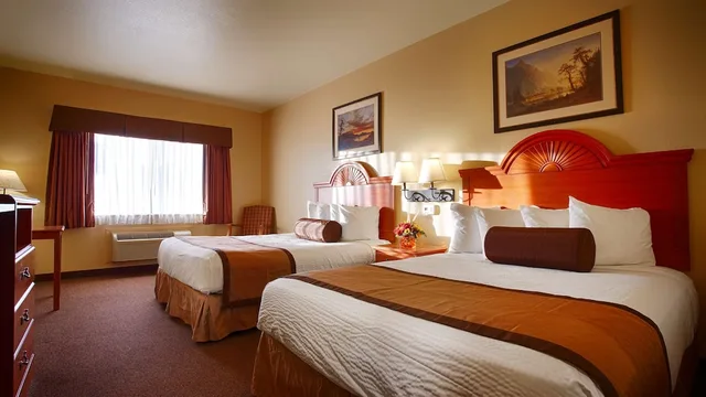 غرفة قياسية بسريرين كوين، Best Western Plus Graham Inn 1/2